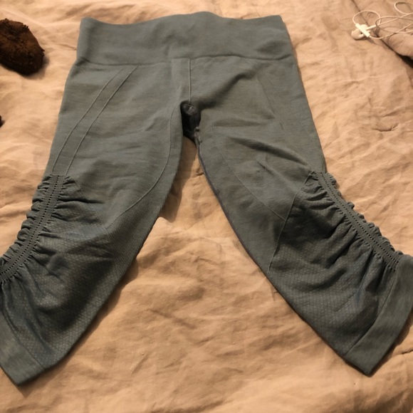 Lululemon Crop fitted size 6 - Picture 1 of 1